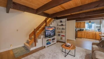 Basic House, Balcony, Mountain View | Living area