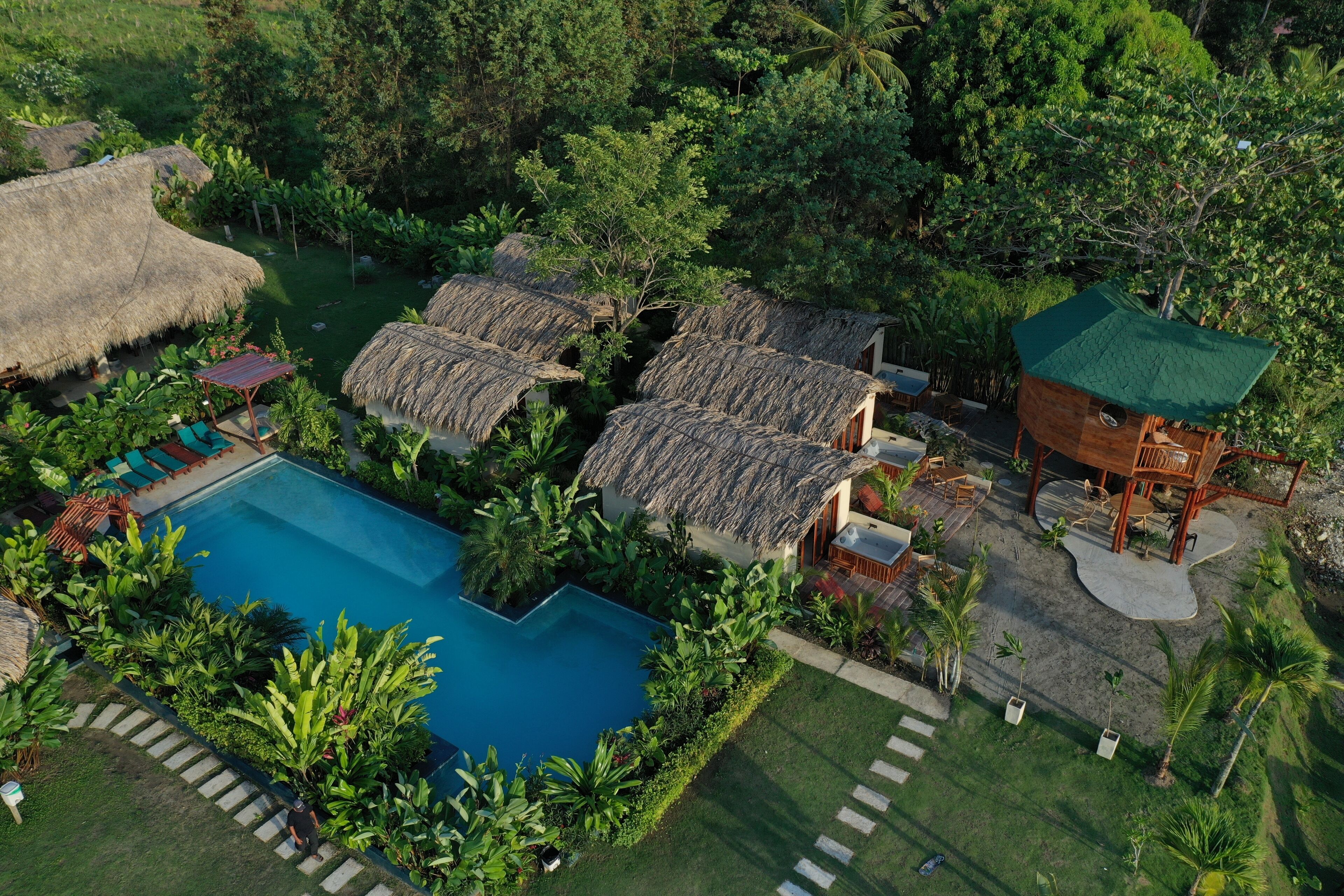 Vista frontal de la propiedad