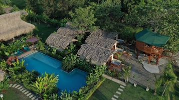 Vista frontal de la propiedad