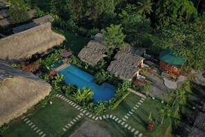 On the beach, kayaking - Makai Beach Hostel (Necocli)