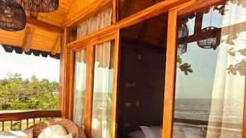 Tree House, Sea View