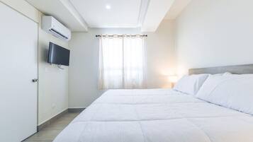 2 bedrooms, desk, iron/ironing board, WiFi