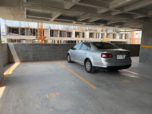 Property grounds - 1 King & 2 Twin Bed | 6 people 2BR2br | Gym & Pool (Monterrey)