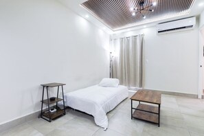 Room - 1 King & 2 Twin Bed | 6 people 2BR2br | Gym & Pool (Monterrey)