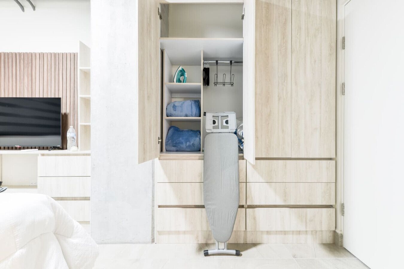 1 bedroom, desk, iron/ironing board, WiFi