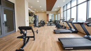 A gym with treadmills, an elliptical, and weight machines. - 1 Queen, 2 Sofa Beds, WiFi, Gym, Pool – Sleeps 5 (Monterrey)