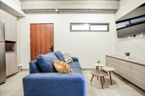 Living area - ¡Céntrico & Nuevo! 1 Queen Bed + Double Sofa Bed (Monterrey)