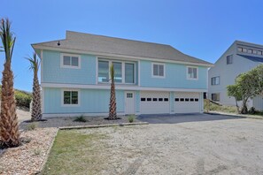 Exterior - Newly Renovated and Pet Friendly Oceanfront 4 Bedroom Home at Channelbend (Surf City)