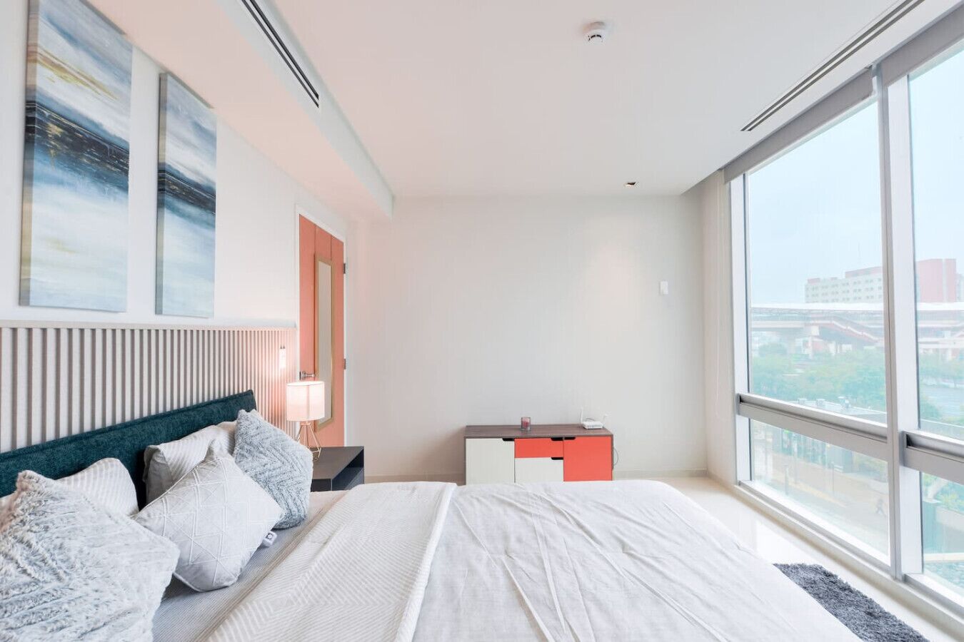 2 bedrooms, desk, iron/ironing board, WiFi