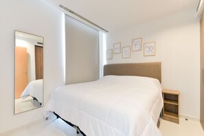 1 bedroom, desk, iron/ironing board, WiFi - ¡Luxury in Santa Lucía! 4ppl | 1 King & Sofa Bed (Monterrey)