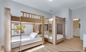 6 室のベッドルーム、アイロン / アイロン台、WiFi、ベッドシーツ