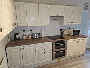 Private kitchen - M4 Victoria hub 3 (Newport)