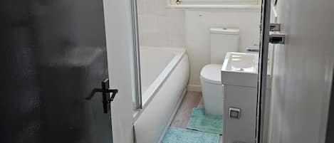 タオル、トイレットペーパー