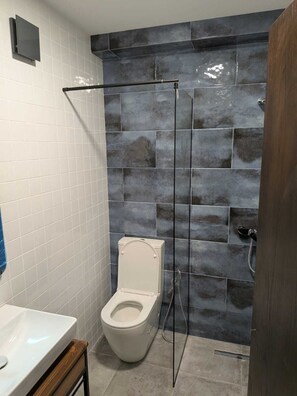 Hair dryer, slippers, towels, soap - Borjomind Hotel BORJOMI (Borjomi)