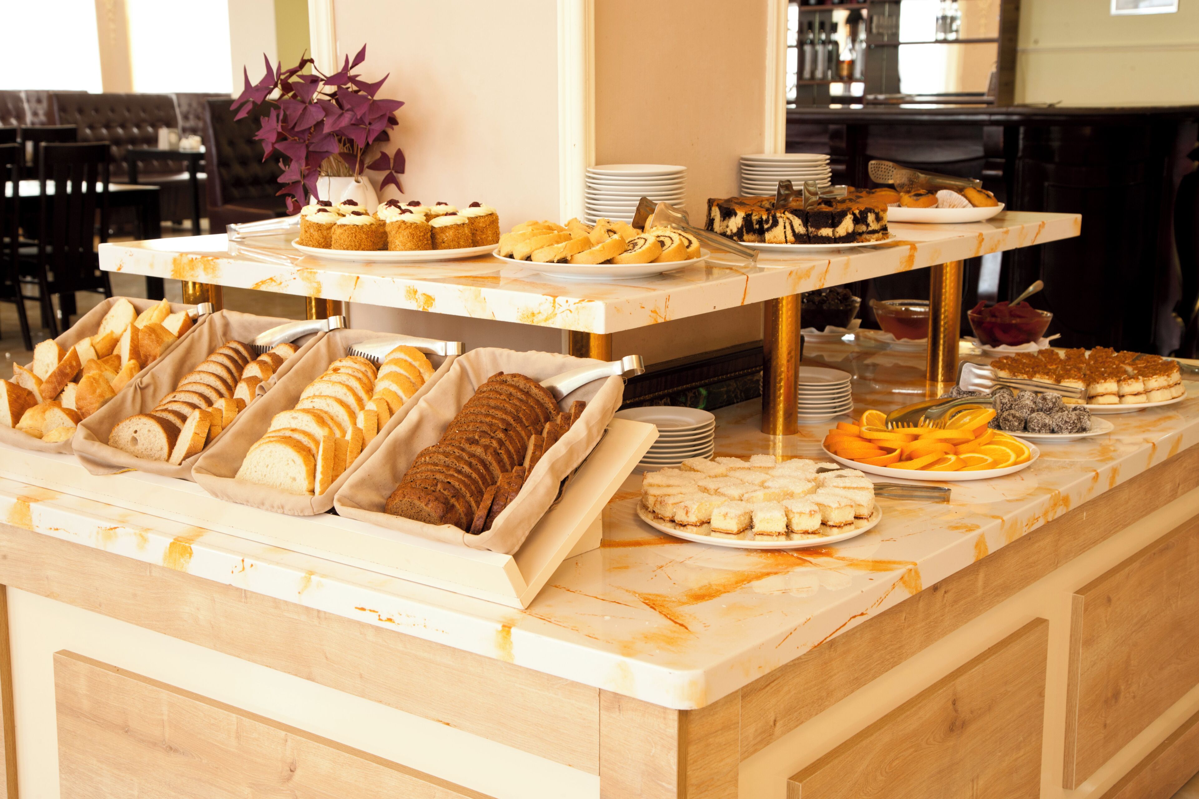 Bữa sáng buffet hàng ngày với phụ phí nhỏ 