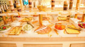 Tägliches Frühstücksbuffet gegen Gebühr