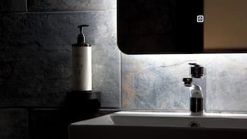 Comfort Double Room, Balcony, Garden View | Bathroom
