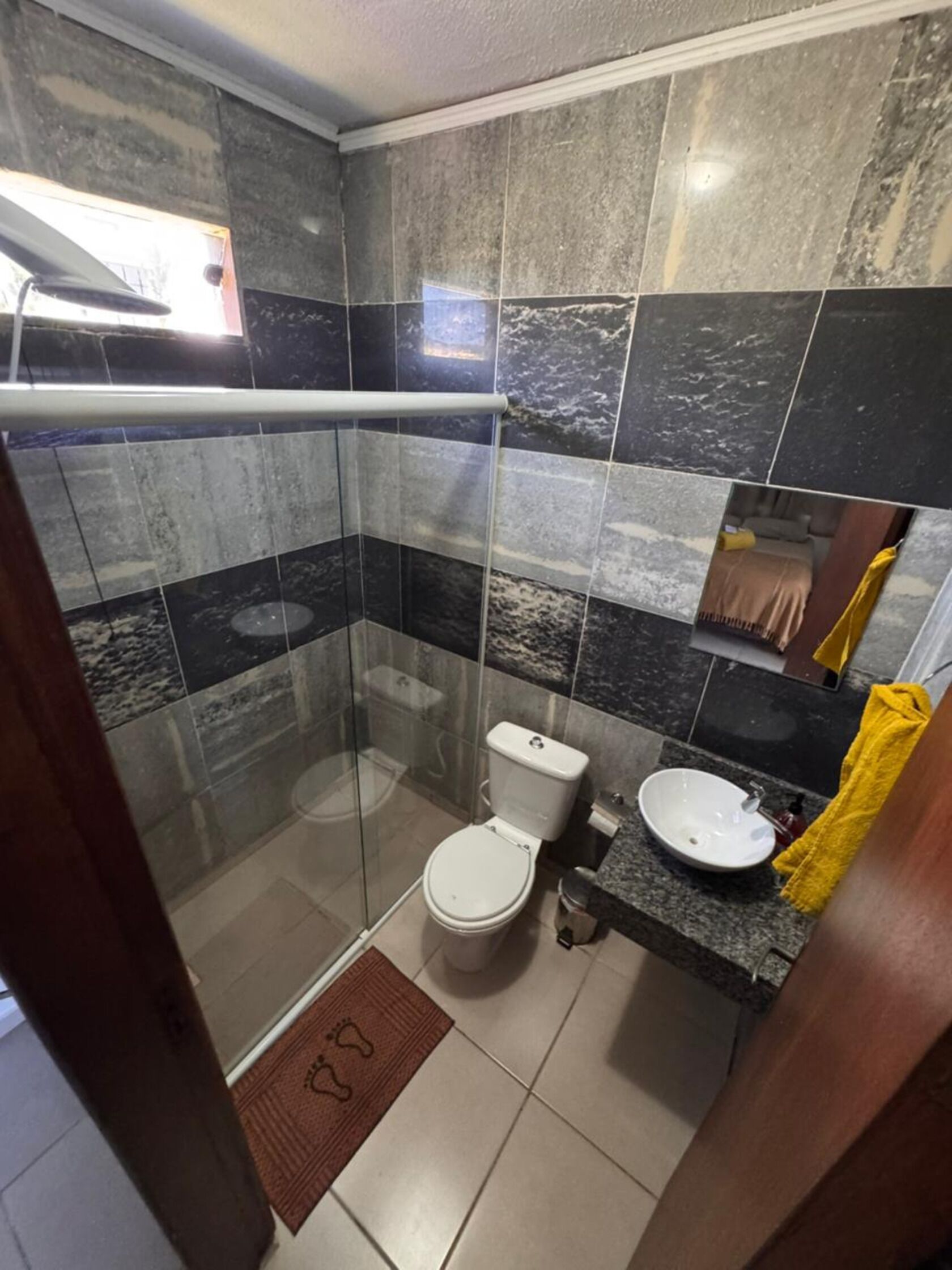 Douche, savon, shampoing, papier toilette