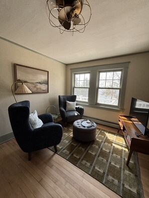 Smart TV, books, offices