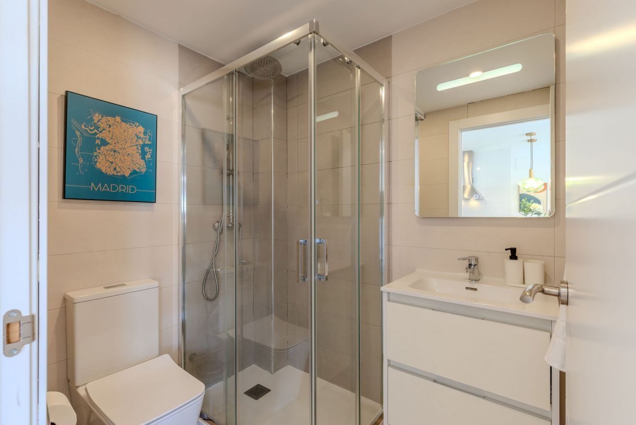 Een douche, handdoeken