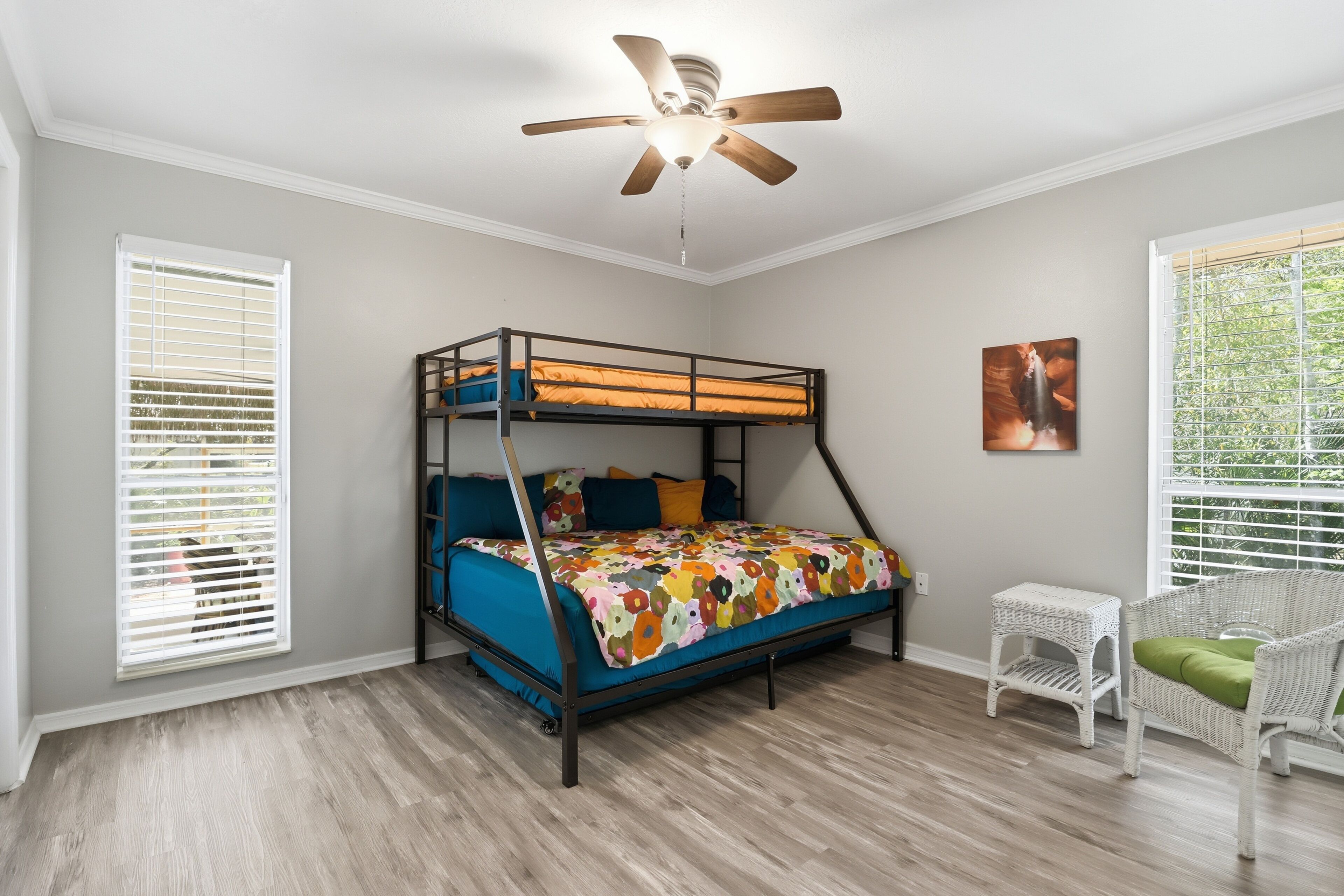 3 chambres, bureau, Wi-Fi gratuit, draps fournis