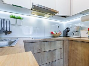 Kühlschrank, Mikrowelle, Ofen, Geschirrspüler