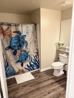 Bathroom - Modern 2BR/2BA — 1st Floor, Minutes from the Ocean (Boynton Beach)