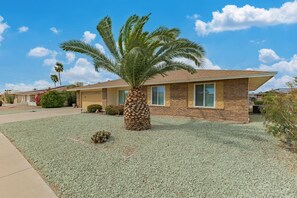 Exterior - Screened Porch & Gas Grill: Sun Valley Home! 55+ (Sun City)