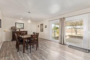 Dining - Screened Porch & Gas Grill: Sun Valley Home! 55+ (Sun City)