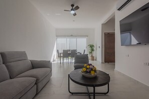 TV - Malibu Residential 3BD | Lia (San Miguel de Cozumel)