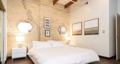 Executive Loft - Exchange District | 1 Bed | 1 Bath |