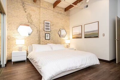 Executive Loft - Exchange District | 1 Bed | 1 Bath |