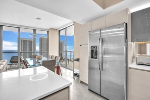Interior - Skyline Penthouse  Private Balcony & Ocean Views (Hallandale Beach)