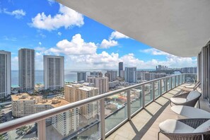 Property grounds - Skyline Penthouse  Private Balcony & Ocean Views (Hallandale Beach)