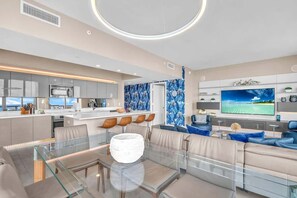 Dining - Skyline Penthouse  Private Balcony & Ocean Views (Hallandale Beach)