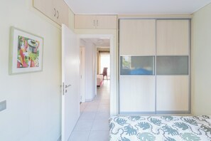 2 bedrooms, iron/ironing board, Internet, bed sheets - Sunny high index Family 2 bedrms hole 2nd floor privacy apt  1800m  to Acropolis (Kesariani)