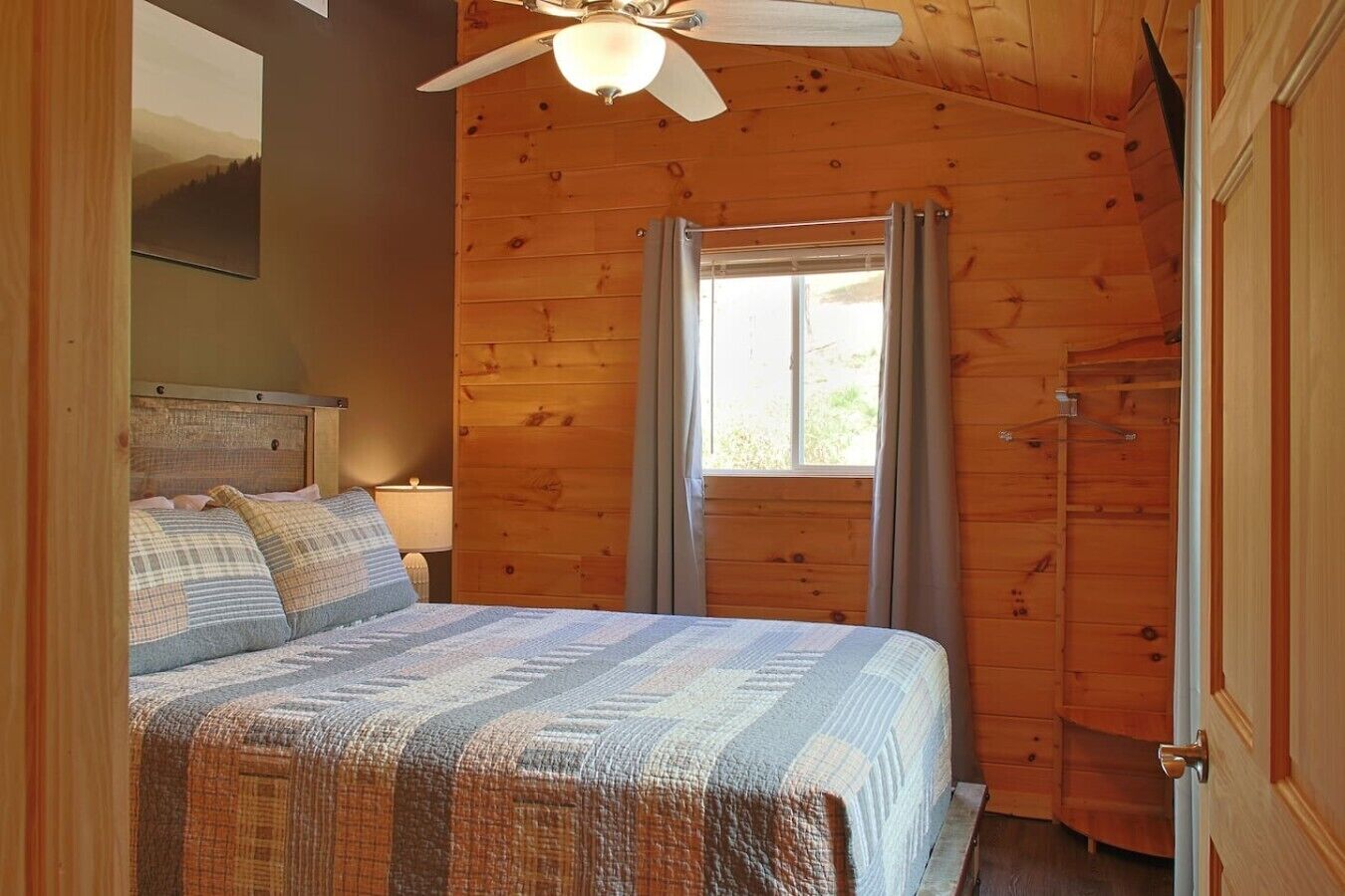Iron/ironing board, travel cot, WiFi, bed sheets