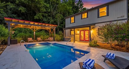 3BR Modern Farmhouse l Heated Pool, HotTub, Trails