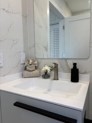 Design Apartment | Bathroom - 101 Wave Miami Beach (Miami Beach)