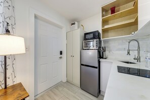 Private kitchen - Dog-Friendly Unit w/ Pool Access in Pompano Beach! (Pompano Beach)