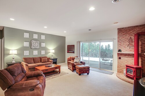 2 Mi to Lake Coeur d’Alene! Serene Retreat, Patio