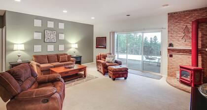 2 Mi to Lake Coeur d’Alene! Serene Retreat, Patio