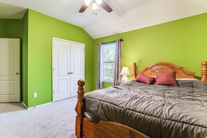 3 bedrooms, iron/ironing board, Internet, bed sheets - Family Retreat in Richmond! Spacious Home w/ Patio (Richmond)
