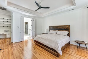 3 habitaciones, escritorio, tabla de planchar con plancha y internet 
