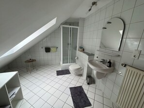 Bathroom - Vacation apartment - Cozy apartment in the Saarland (Losheim am See)