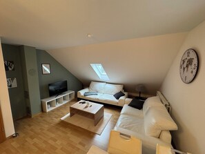 Living area - Vacation apartment - Cozy apartment in the Saarland (Losheim am See)