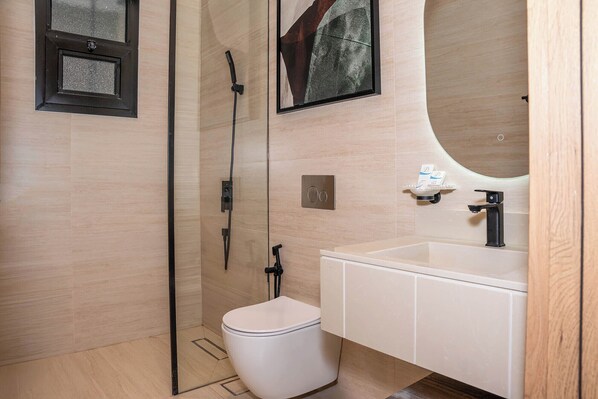 Family Suite | Bathroom