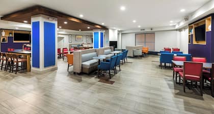 King Bed Room | Heart of Albany | Free Breakfast and On-Site Parking!