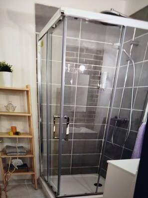 Apartamento, 1 habitación, vistas a la ciudad | Baño