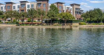 Stylish Modern Studio | KING & FULL BED + Pool&Gym